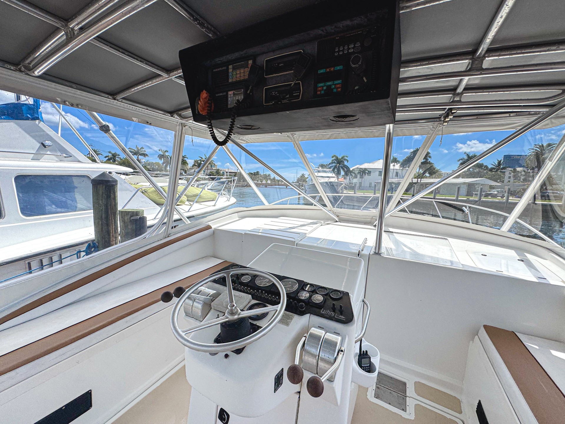 Yacht Photo 18